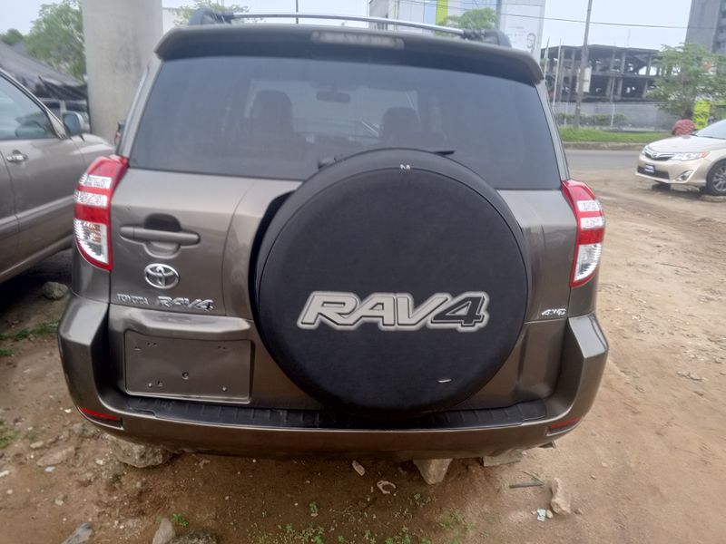 Thumbnail 3 of 2010 Toyota RAV4